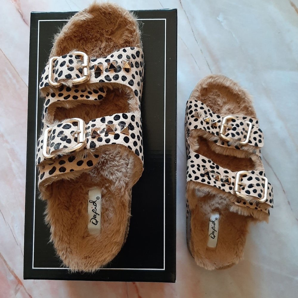 Qupid Cheetah Print Sandals - Picture 1 of 7